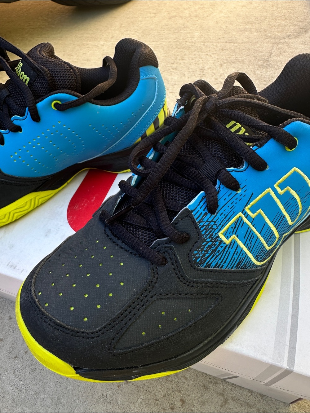 Wilson Stroke JR Tennis Shoes - Black & Blue size 5